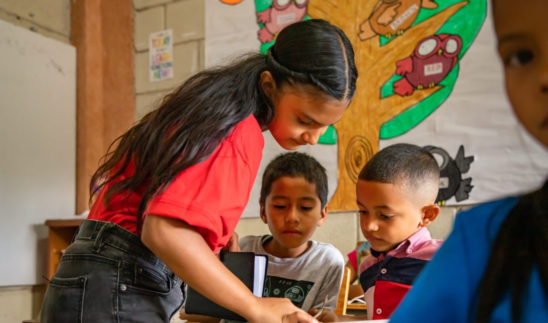 Cómo enseñar principios bíblicos a niños pequeños 